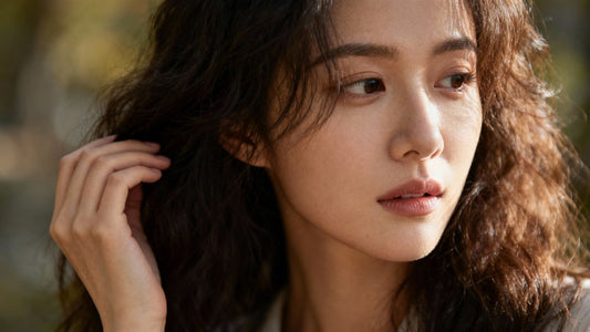 Woman concerned about hair loss, seeking advice.